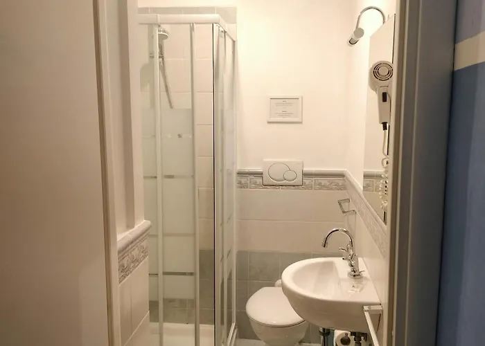 Oda ve Kahvaltı Alexander 4*